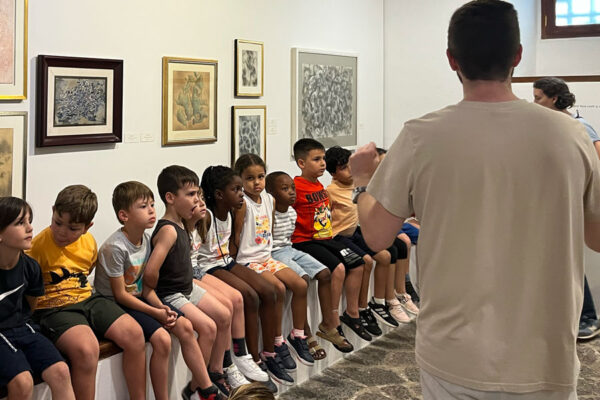 Mil niños han pasado por Can Prunera en tres meses.